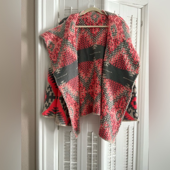 Women's Aztec Patterned Sweater - Coral pink and Gray Cardigan - Picture 3 of 7